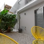 شقة 2 Separate Apts Together With Yard And Seperate Entrances Near The Heart Of كالاماتا