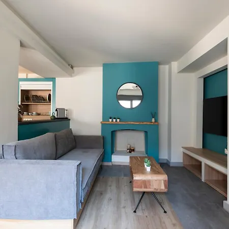 2 Separate Apts Together With Yard And Seperate Entrances Near The Heart Of Διαμέρισμα Καλαμάτα