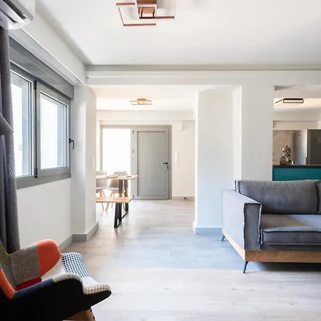 2 Separate Apts Together With Yard And Seperate Entrances Near The Heart Of Διαμέρισμα *