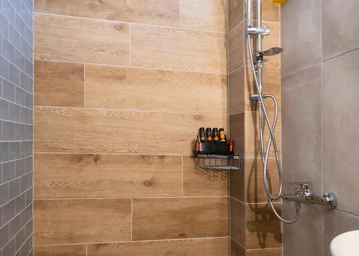 Appartement 2 Separate Apts Together With Yard And Seperate Entrances Near The Heart Of