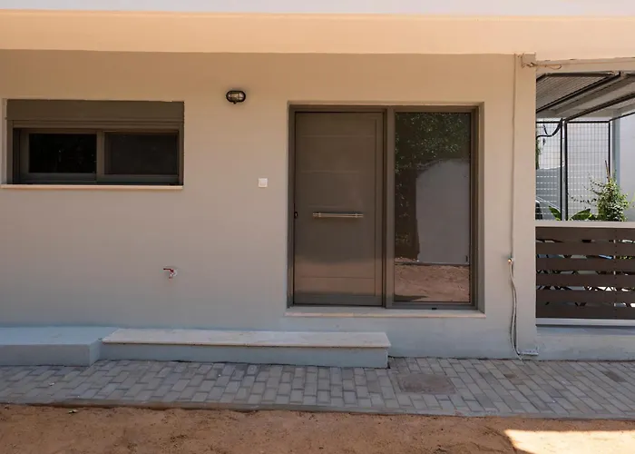 Appartement 2 Separate Apts Together With Yard And Seperate Entrances Near The Heart Of Kalamata