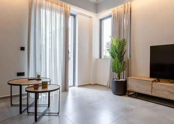 Appartement 2 Separate Apts Together With Yard And Seperate Entrances Near The Heart Of Kalamata