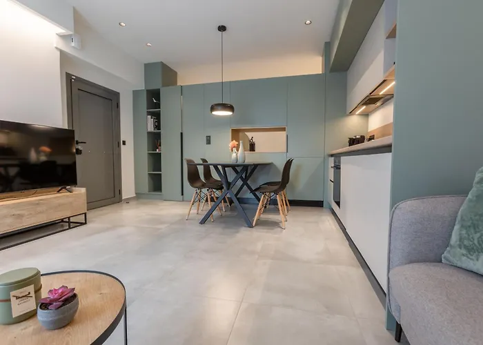 Appartement 2 Separate Apts Together With Yard And Seperate Entrances Near The Heart Of