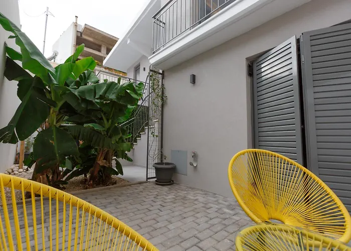 Appartement 2 Separate Apts Together With Yard And Seperate Entrances Near The Heart Of Kalamata