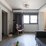 2 Separate Apts Together With Yard And Seperate Entrances Near The Heart Of アパート カラマタ