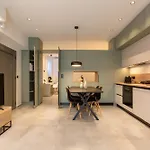 2 Separate Apts Together With Yard And Seperate Entrances Near The Heart Of Apartamento
