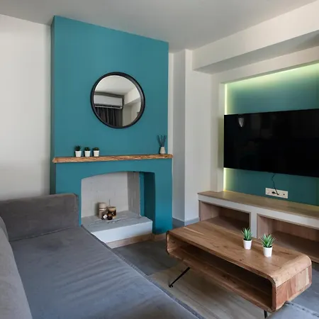 2 Separate Apts Together With Yard And Seperate Entrances Near The Heart Of *