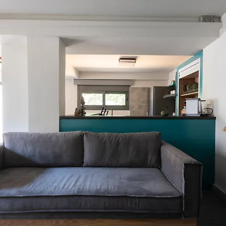 2 Separate Apts Together With Yard And Seperate Entrances Near The Heart Of