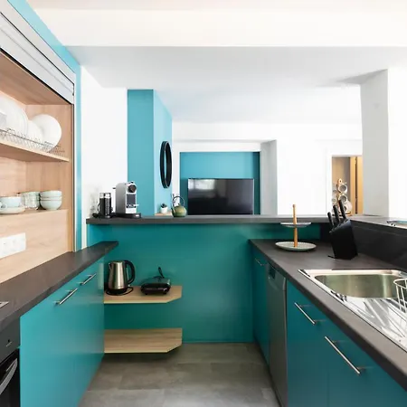 2 Separate Apts Together With Yard And Seperate Entrances Near The Heart Of