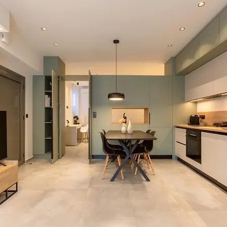 2 Separate Apts Together With Yard And Seperate Entrances Near The Heart Of Apartment