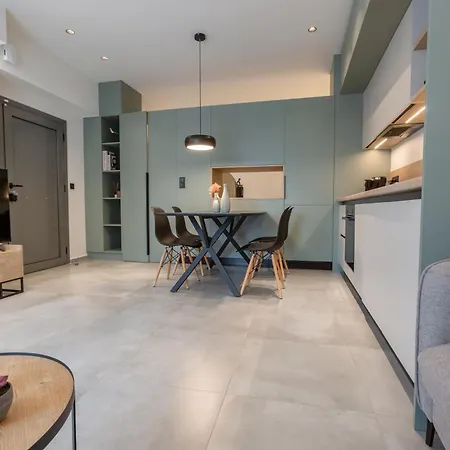 Apartment 2 Separate Apts Together With Yard And Seperate Entrances Near The Heart Of