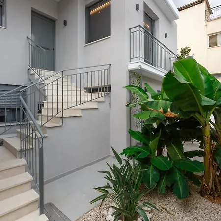 Apartment 2 Separate Apts Together With Yard And Seperate Entrances Near The Heart Of *