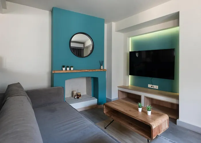 2 Separate Apts Together With Yard And Seperate Entrances Near The Heart Of *