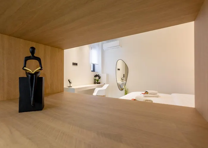 2 Separate Apts Together With Yard And Seperate Entrances Near The Heart Of Apartamento