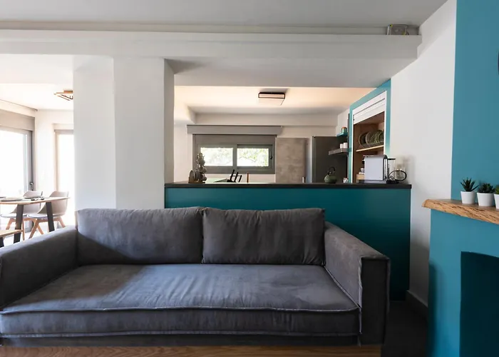 2 Separate Apts Together With Yard And Seperate Entrances Near The Heart Of