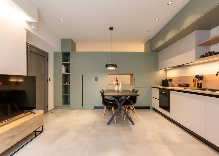 Apartment 2 Separate Apts Together With Yard And Seperate Entrances Near The Heart Of