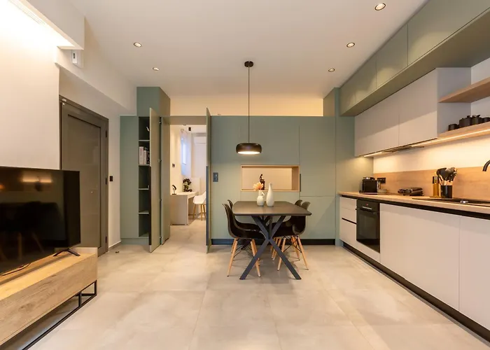 2 Separate Apts Together With Yard And Seperate Entrances Near The Heart Of Apartment